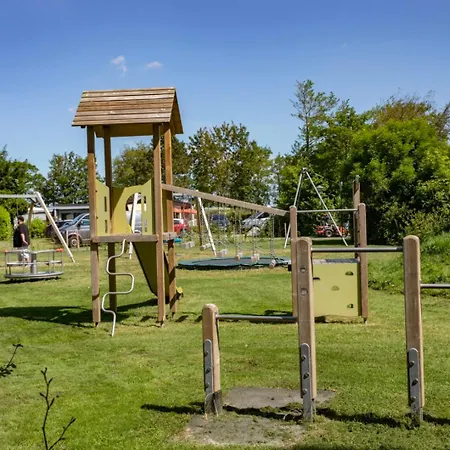 木屋 588 Op Recreatiepark De Wielen *