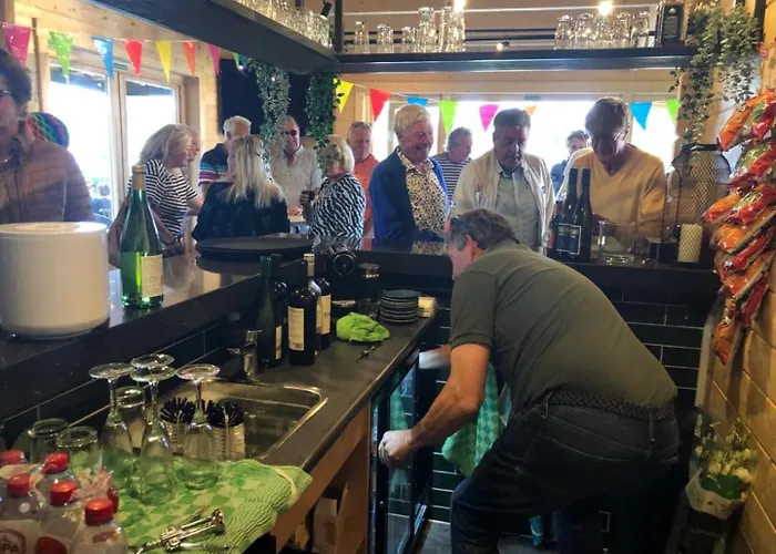 588 Op Recreatiepark De Wielen Chalet