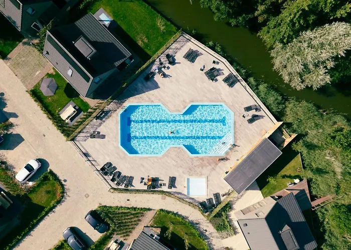 588 Op Recreatiepark De Wielen Chalet