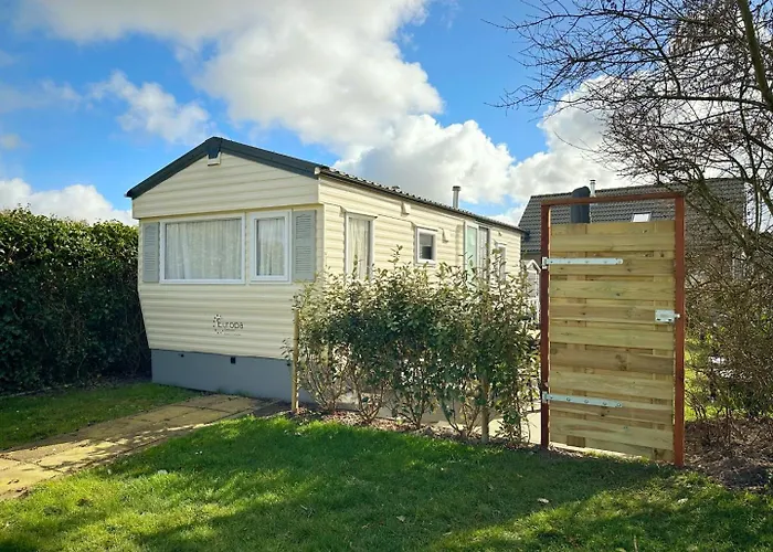 588 Op Recreatiepark De Wielen Chalet