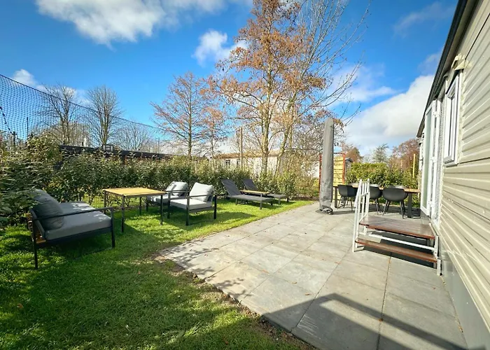 588 Op Recreatiepark De Wielen 木屋 *