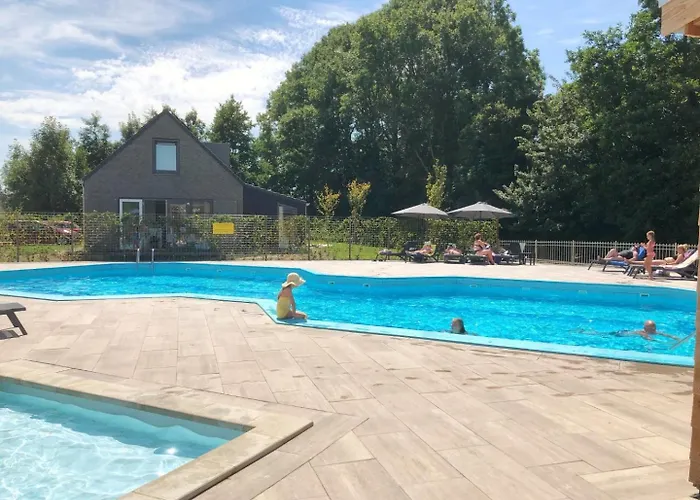 588 Op Recreatiepark De Wielen Chalet Sint Maarten