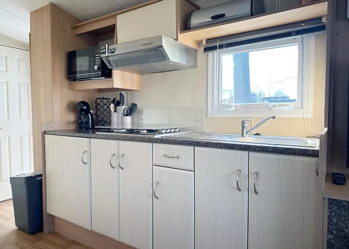 588 Op Recreatiepark De Wielen 木屋